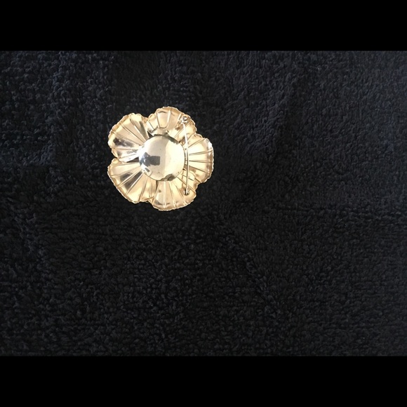 Gold vintage earrings with matching pin . - Picture 5 of 5